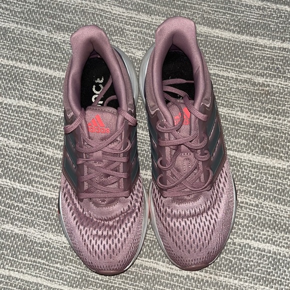 Women’s Purple Adidas size 8 1/2 - Picture 2 of 5